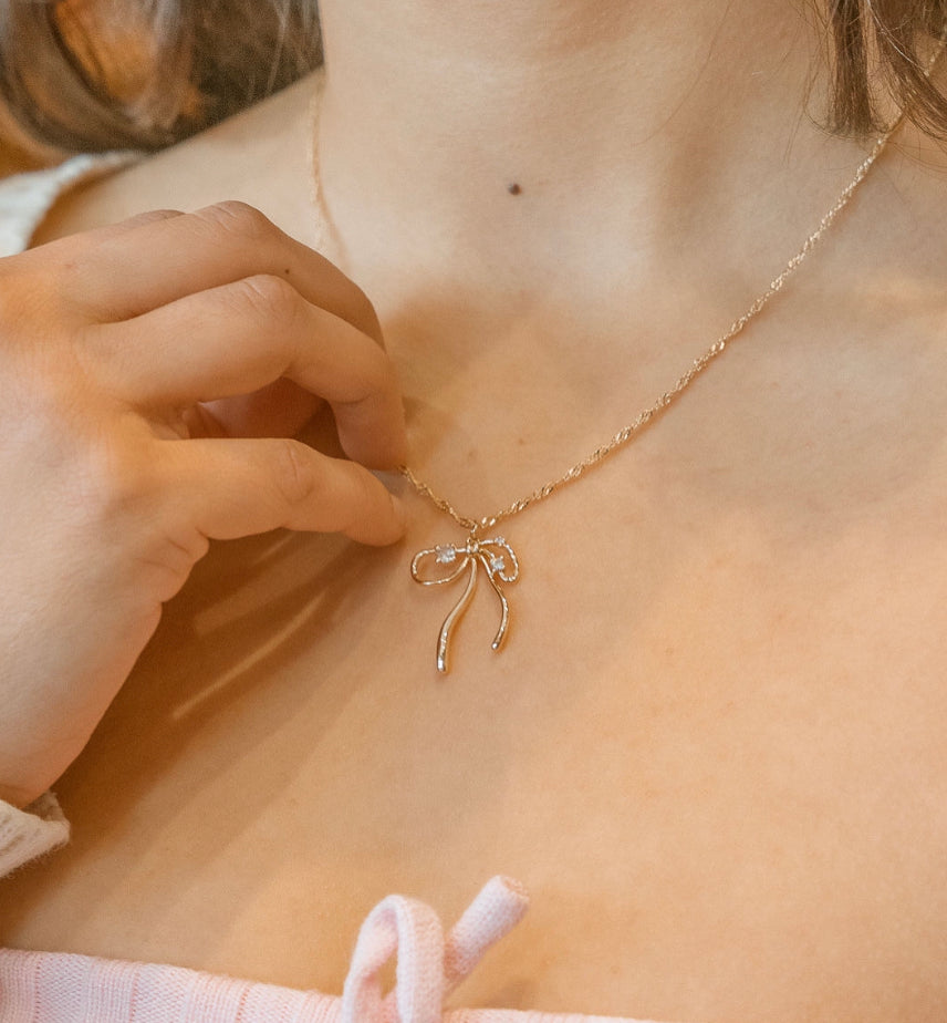 Bow Necklace